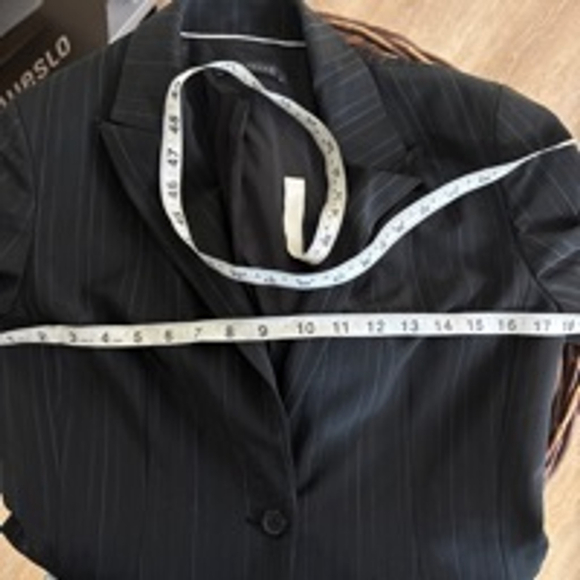 Women's Elie Tahari Blazer Size Unspecified Black Pinstripe(420T) - Picture 9 of 10
